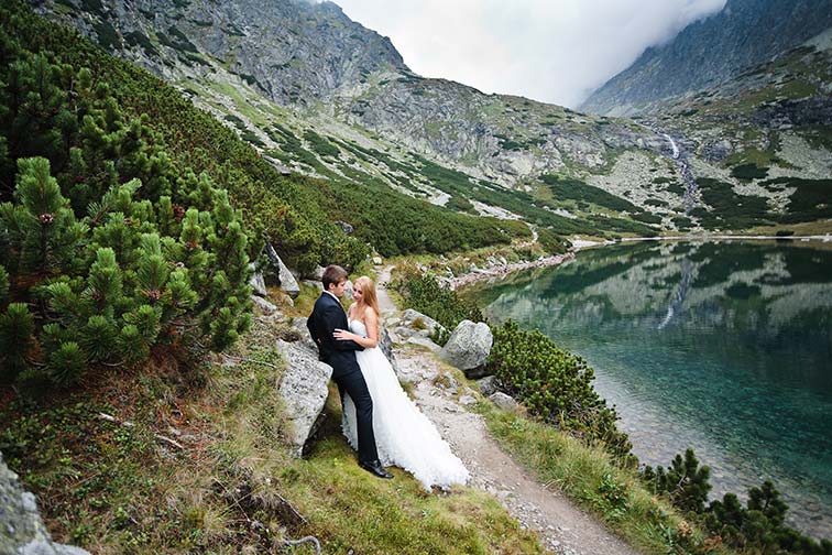 Plener ślubny Tatry. Fotografia ślubna w miastach Nowy Targ, Zakopane, Kraków. Fotograf na wesele - Podhale.